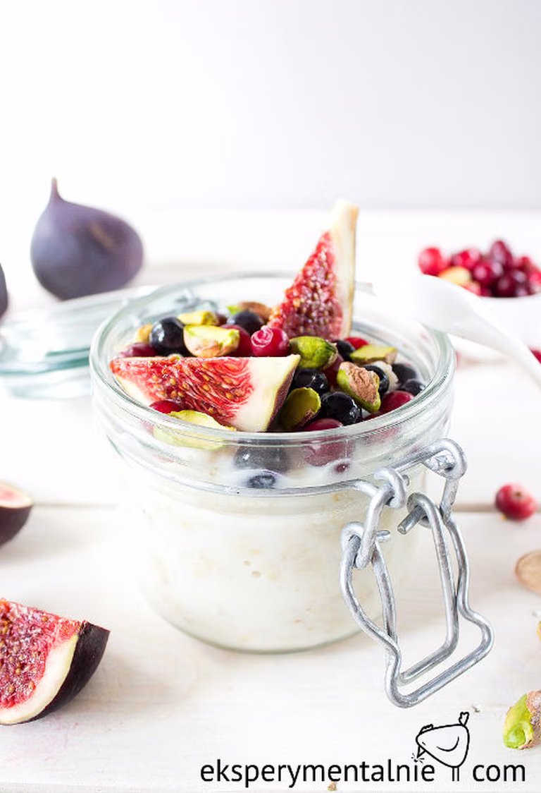 Owsianka z figami i pistacjami na śniadanie na słodko - Overnight Oats with Figs and Pistachios