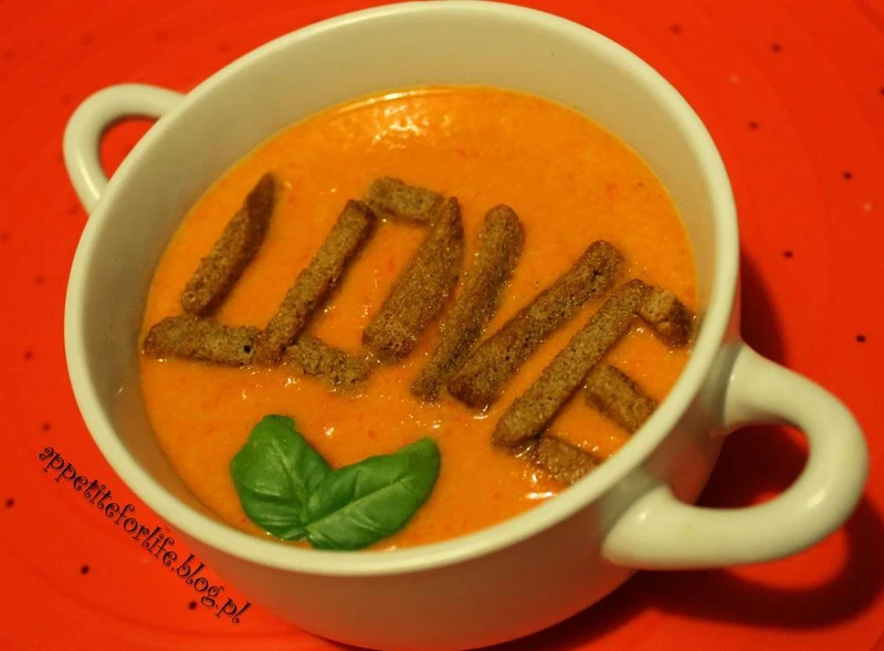 Zupa z pieczonej papryki