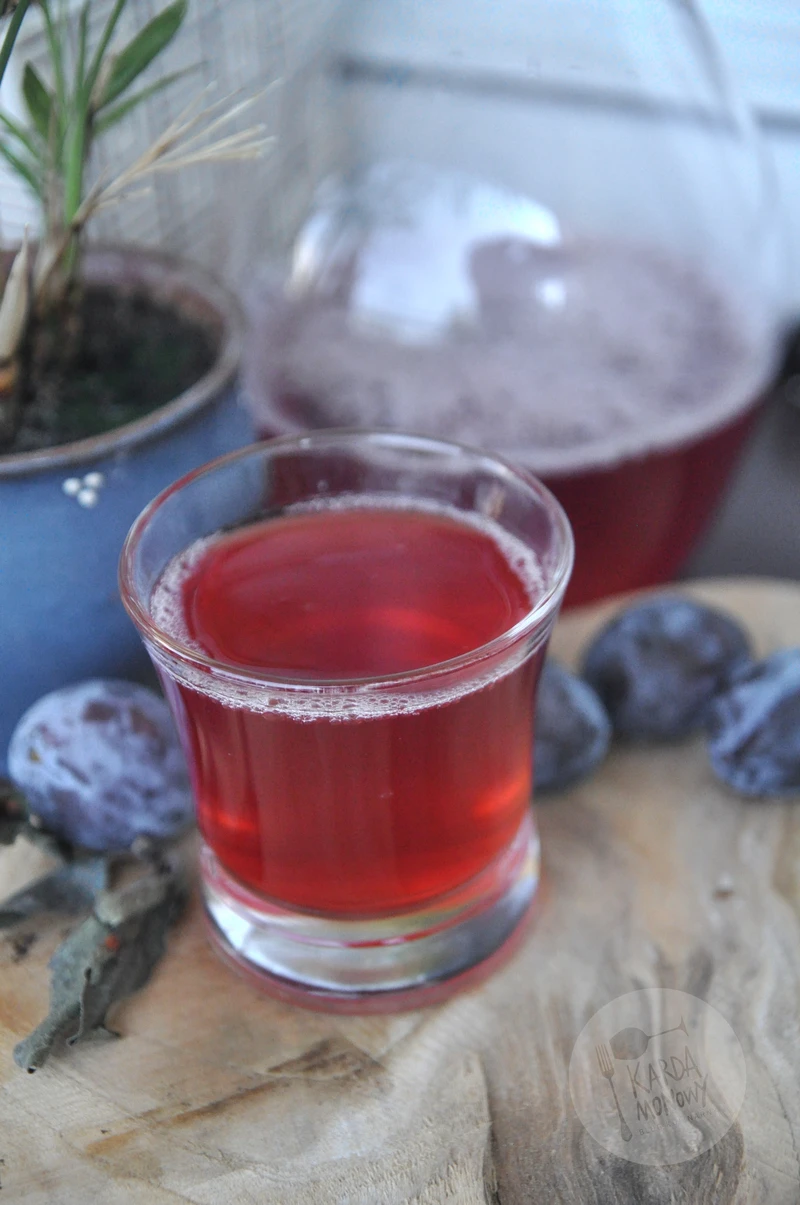 Kompot ze śliwek i jabłek