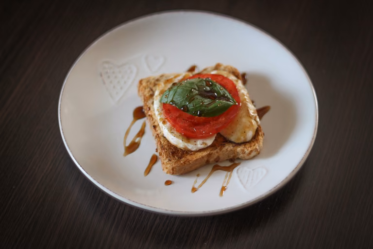 Kanapka – Grzanka z Caprese
