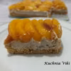 Ciasto na spodzie z pokruszonych herbatników z brzoskwiniami (bez pieczenia)