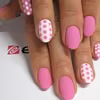 Różowy manicure