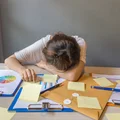 Światowy Dzień Drzemki w Pracy: Jak Wykorzystać Ten Nietypowy Święto dla Twojego Dobrostanu