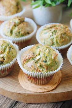 Muffiny z fetą i szpinakiem