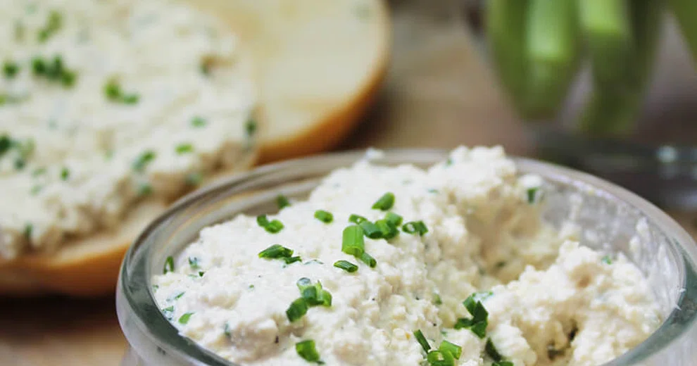 Wegańska pasta chrzanowa z tofu smak jak pasta jajeczna z chrzanem