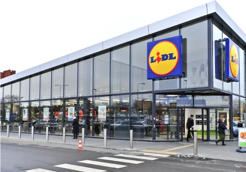 Nowe zasady parkowania pod Lidlem! Biedronka już testuje podobne rozwiązania