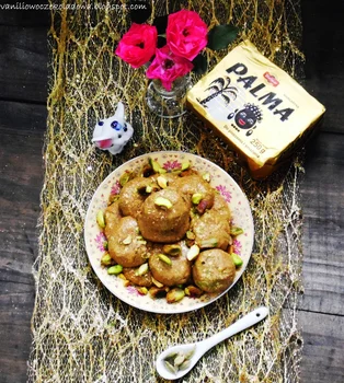 Ladoo ,czyli indyjskie słodkie kulki z ciecierzycy z kardamonem i solonymi pistacjami (Gluten free)