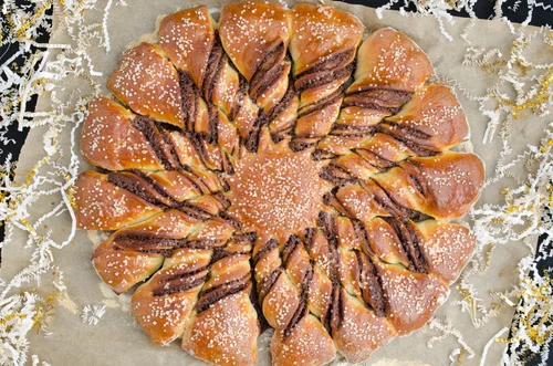 Drożdżowy zwijaniec z czekoladą