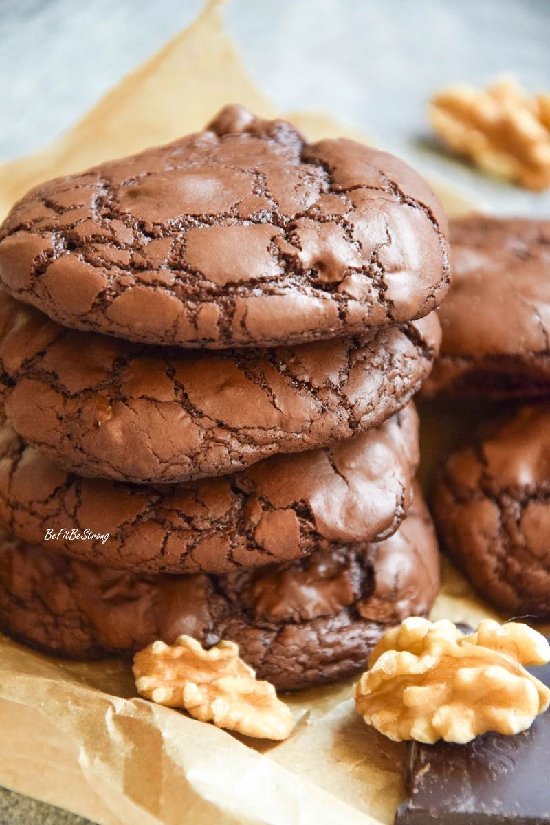 Ciasteczka brownie pełne czekolady z orzechami włoskimi