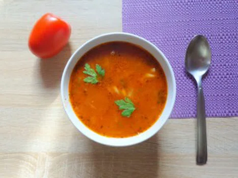 Zupa pomidorowa z białą fasolą