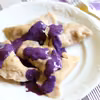 Bezglutenowe pierogi z jagodami.