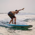 Międzynarodowy Dzień Surfingu: Historia, Znaczenie i Najlepsze Miejsca do Surfowania