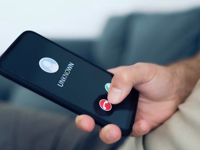 Telefony od pracodawcy po godzinach? Unia Europejska o prawach pracowników do bycia offline.