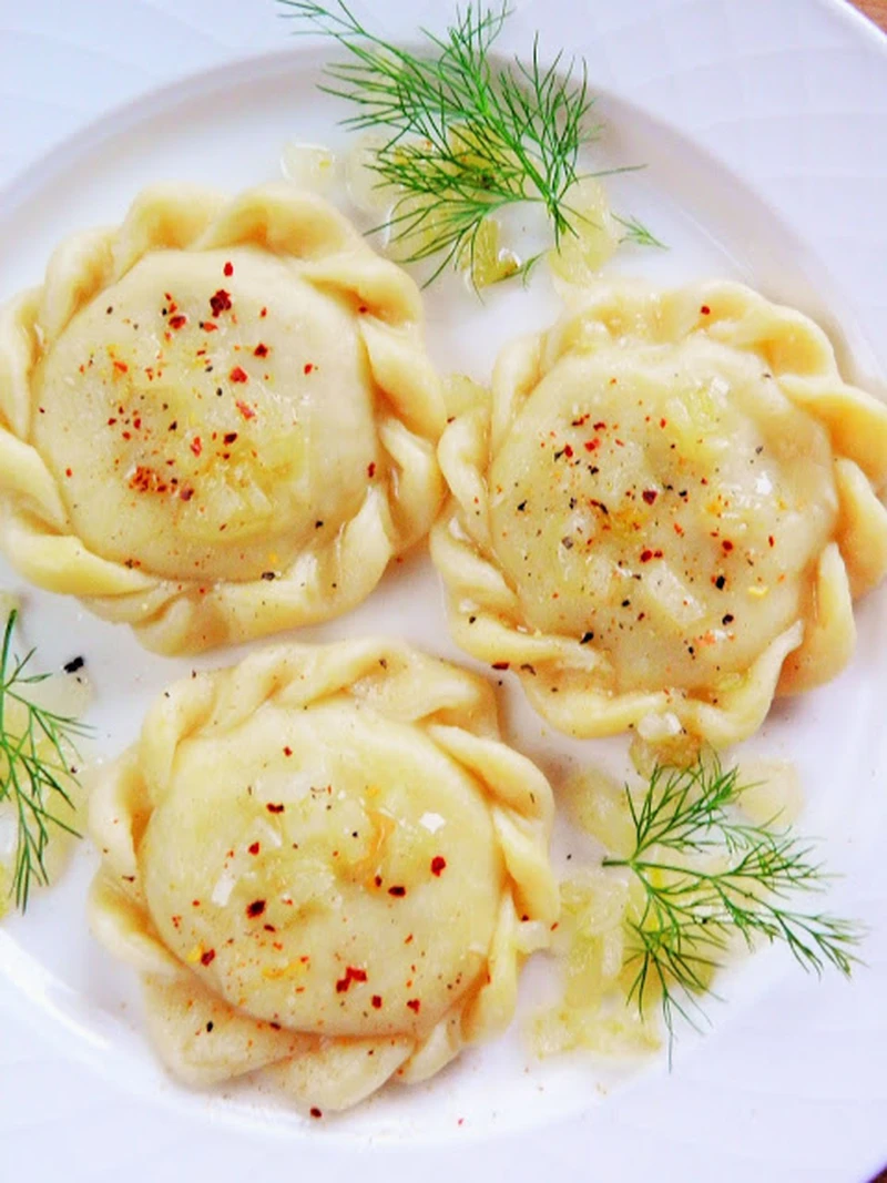 Pierogi z ziemniakami i kapustą kiszoną
