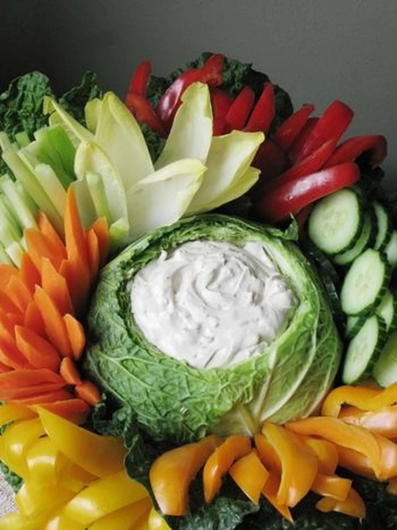 Zdrowe przekąski - warzywa + dip