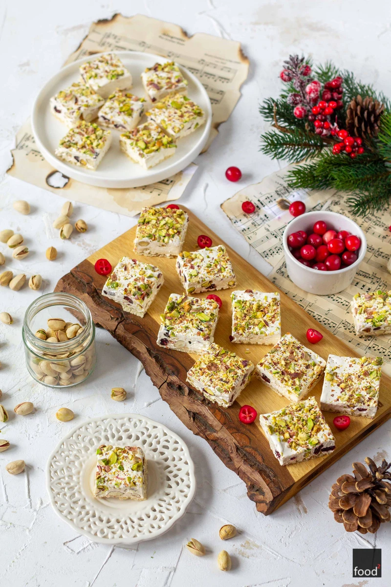 Nugat z pistacjami, żurawiną i migdałami
