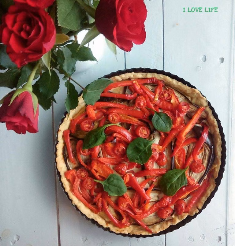Quiche z kozim serem i warzywami