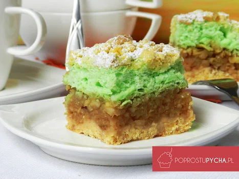 SZARLOTKA Z KISIELOWĄ BEZĄ