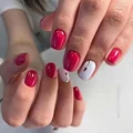 Krótkie, malinowe paznokcie
