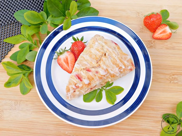 Scones z truskawkami