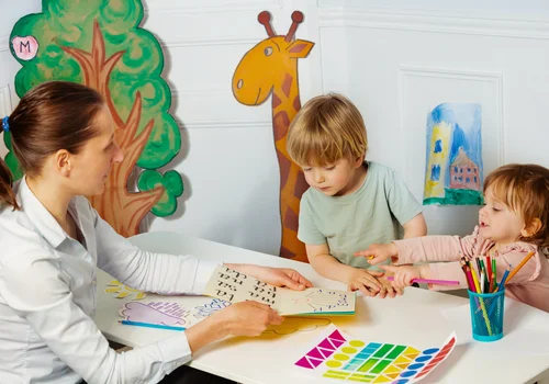 Duże zmiany w przedszkolach w 2026 roku! Mają zniknąć podręczniki i karty pracy - będzie nacisk na zabawę i ruch