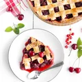 Krucha tarta z truskawkami i czereśniami