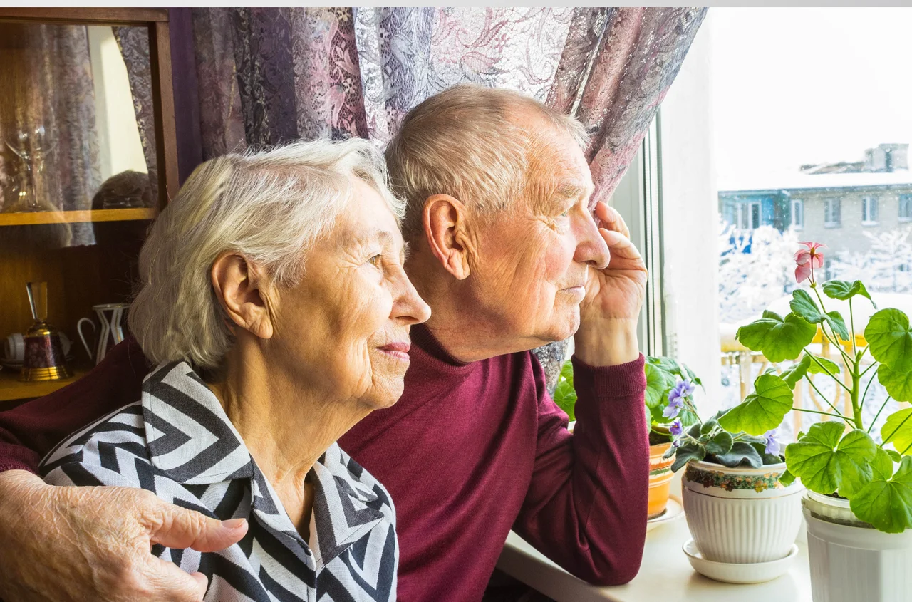 Seniorzy mieli dostać nawet 2150 zł. Program utknął