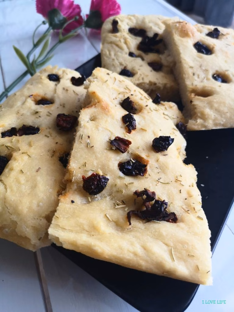 Foccacia z suszonymi pomidorami