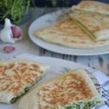 Gozleme ze szpinakiem, fetą i mozzarellą