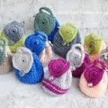 Szydełkowe mini plecaki - breloki