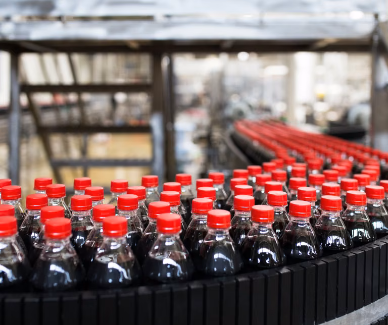 Czołowy polski producent ogranicza produkcję napojów!
