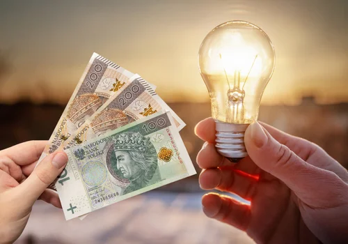 Ponad 300 zł dopłaty do prądu co miesiąc!? O tym dodatku z ZUS mało kto słyszał!