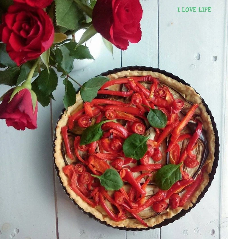 Quiche z kozim serem i warzywami