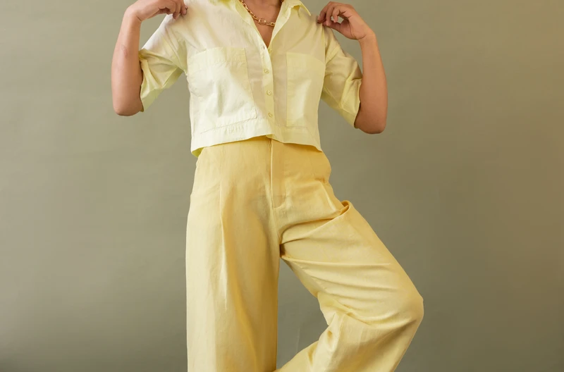 Podbij jesień z Buttery Yellow: Zobacz, jak sprawić aby Twój look stał się hitem sezonu!