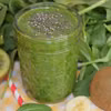 Zielony koktajl ze szpinakiem, avocado, kiwi i bananem