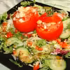 Sałatka w pomidorach