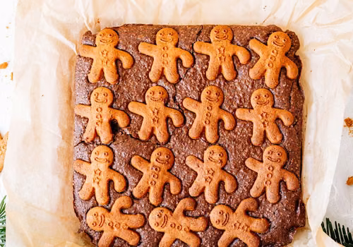 Piernikowe brownie z pierniczkami