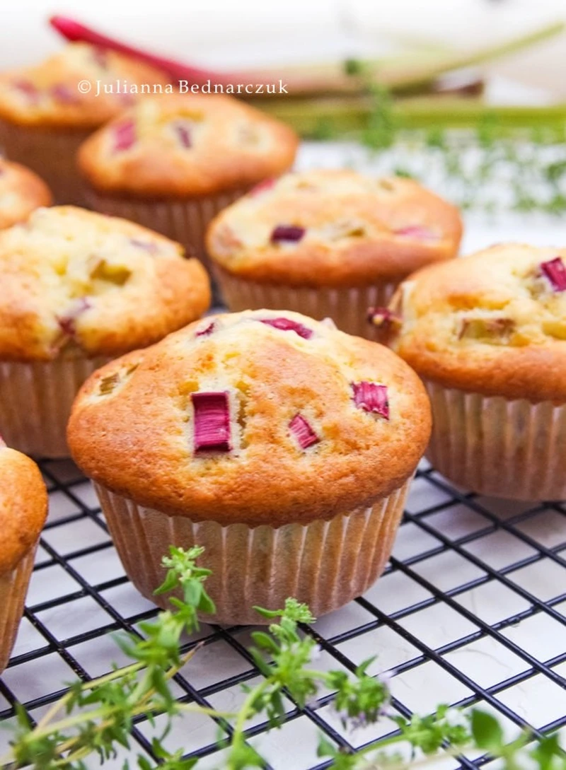 Muffinki z rabarbarem (szybkie i bardzo miękkie)