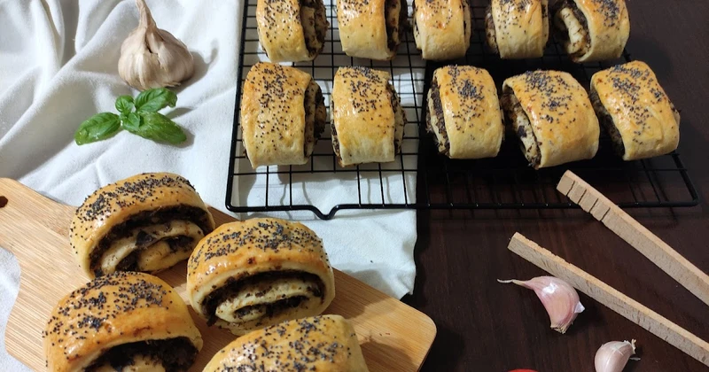 Paszteciki z pieczarkami i kapustą.