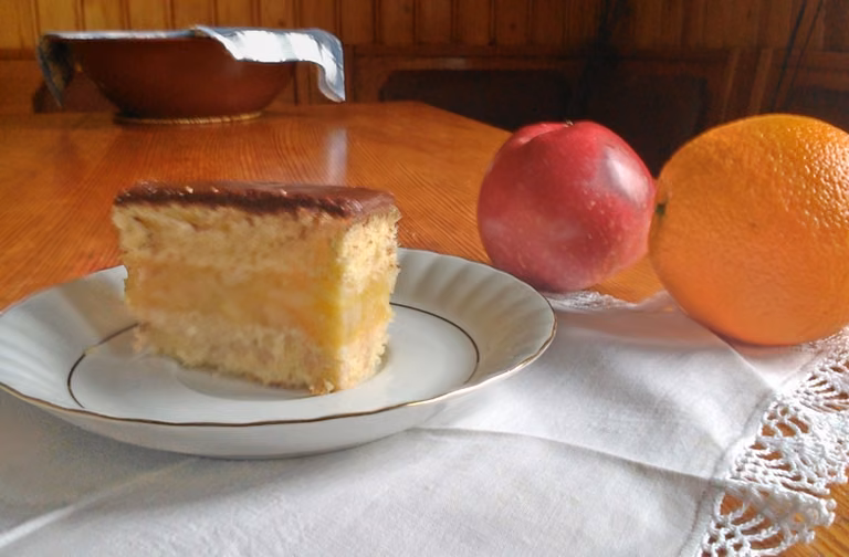 jabłecznik na biszkopcie