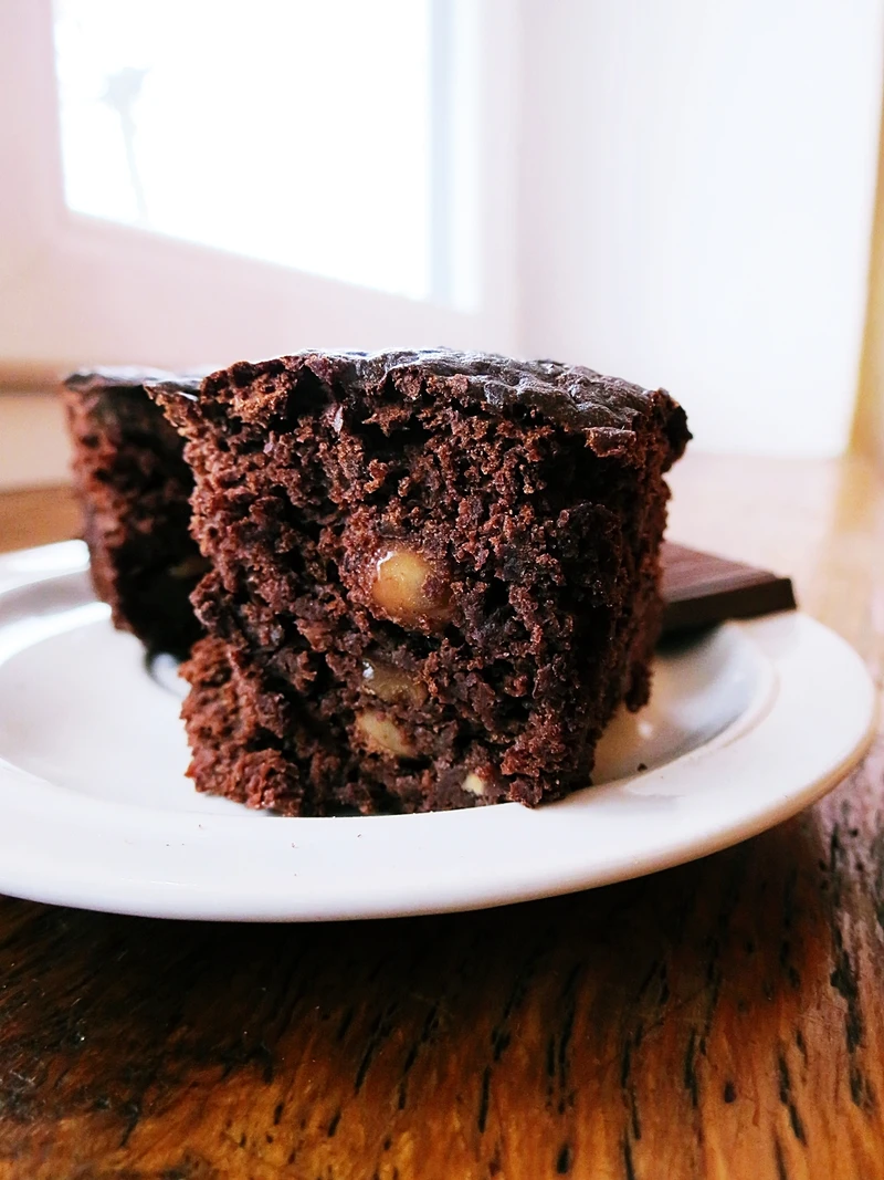 Brownie z czerwonej fasoli z orzechami- 90kcal na porcję!