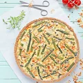 Quiche ze szparagami i wędzonym łososiem