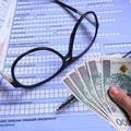 Zasiłki rodzinne 2023/2024 z dużym problemem! Wiele osób traci do niego prawo! Dlaczego?