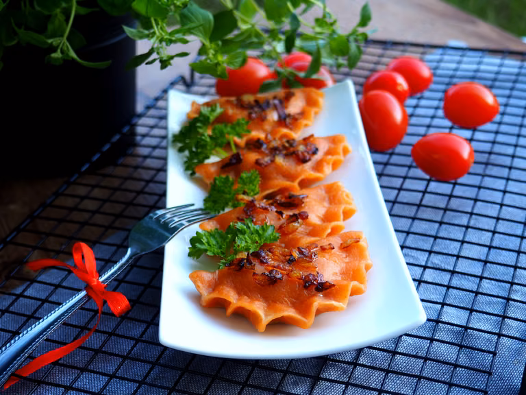 POMIDOROWE PIEROGI Z SOCZEWICĄ