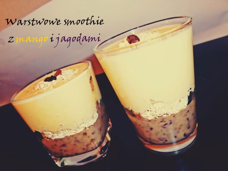 Smoothie z mango i jagodami