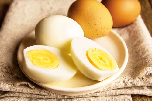JAK UGOTOWAĆ pęknięte jajko?