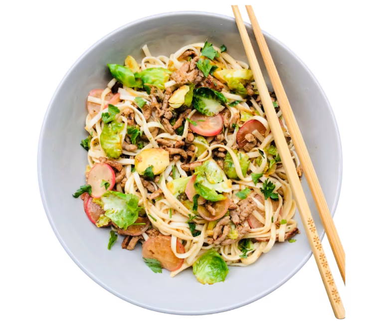 Stir fry z indyka, brukselki i rzodkiewki