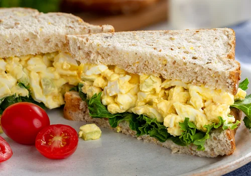 Nie tylko na kanapki! 5 pomysłów, jak wykorzystać pastę jajeczną