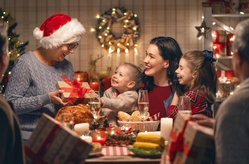 Kolacja wigilijna nie powinna być wyjątkiem! Jak często Polacy siadają do stołu z bliskimi?