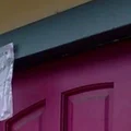 Jak pozbyć się much za pomocą woreczka, wody i kilku monet? Genialne!